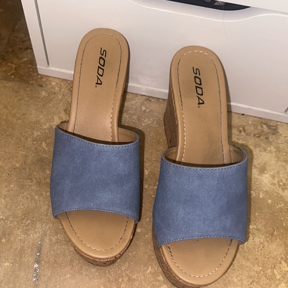 Wedges worn a few times - Picture 2 of 3